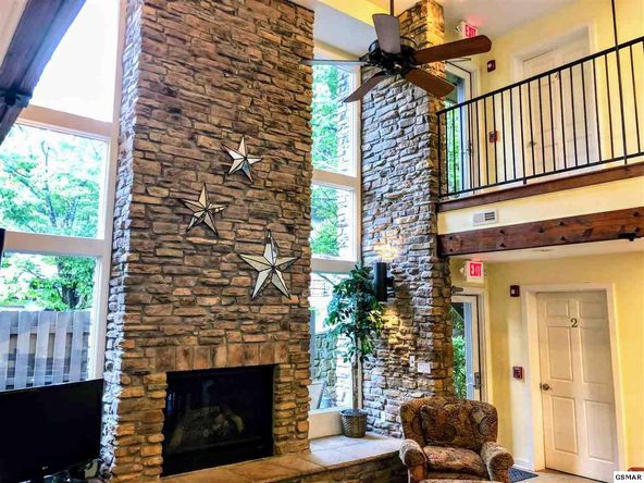 425 Stuart Ln, Gatlinburg, TN 37738